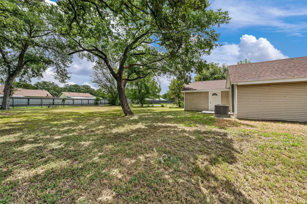 117 N Oak Street Lacy Lakeview TX 76705