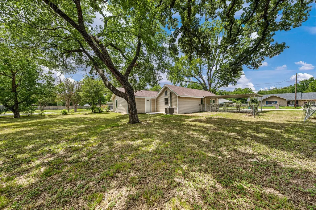 117 N Oak Street Lacy Lakeview TX 76705