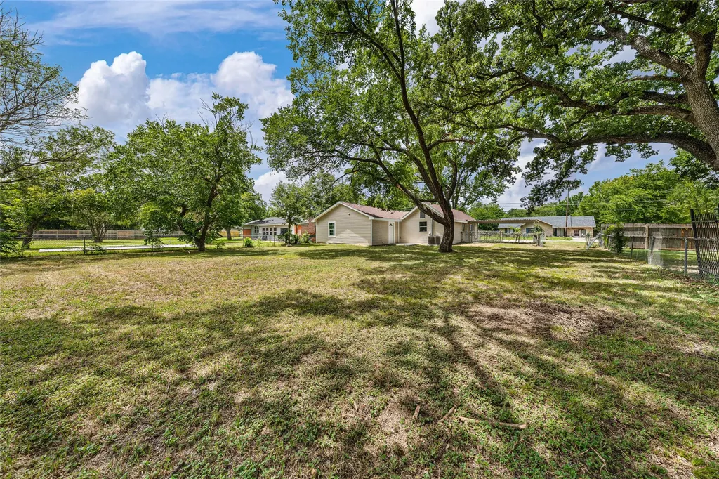 117 N Oak Street Lacy Lakeview TX 76705