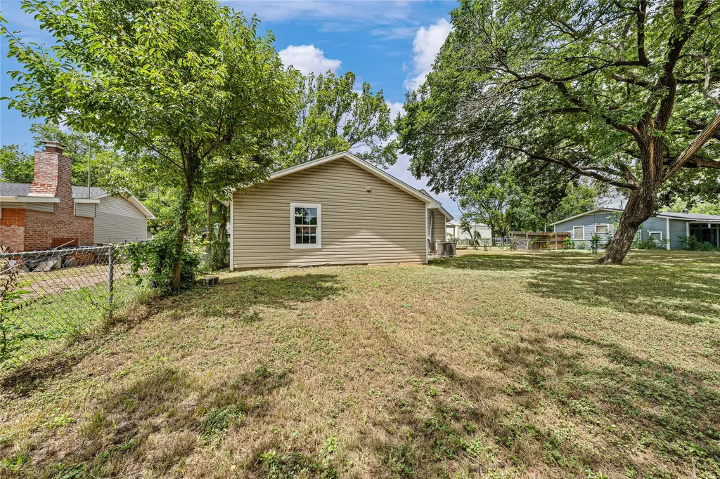 117 N Oak Street Lacy Lakeview TX 76705