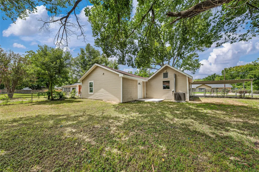 117 N Oak Street Lacy Lakeview TX 76705
