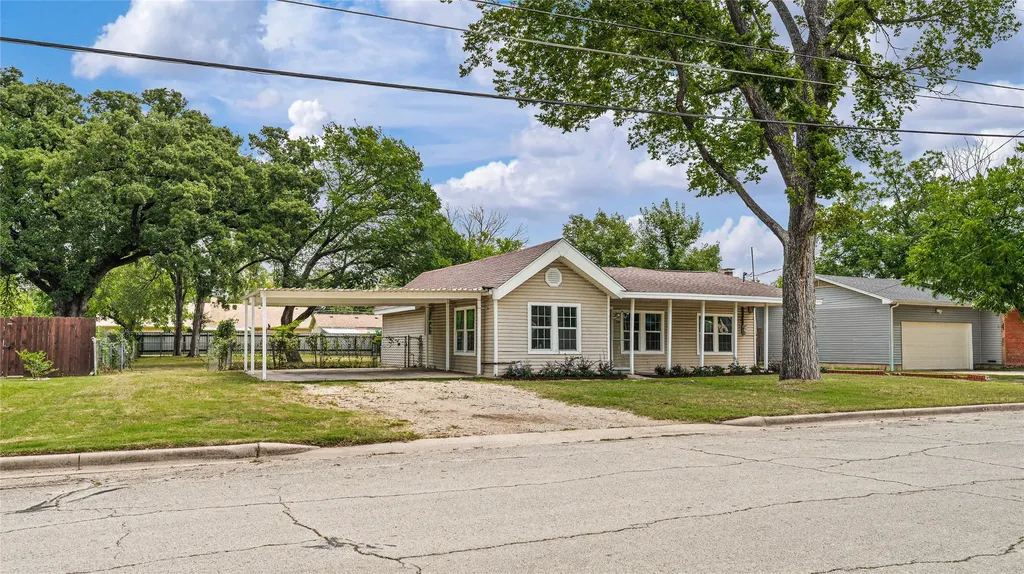 117 N Oak Street Lacy Lakeview TX 76705