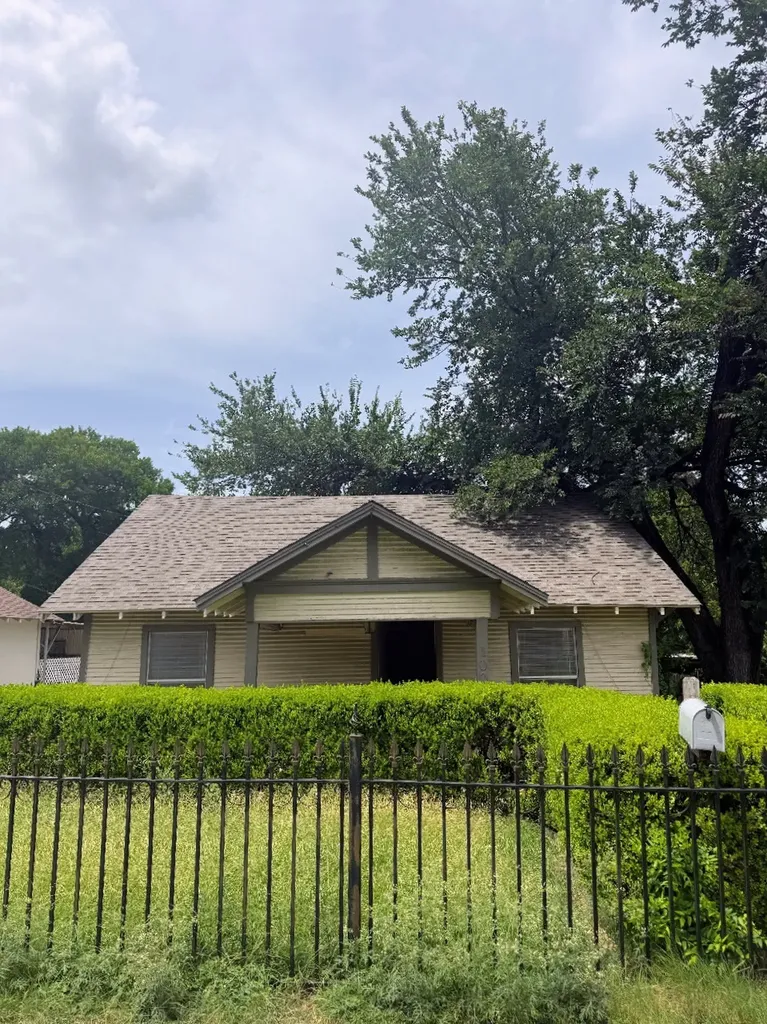 1007 W Clarendon Drive Dallas TX 75208