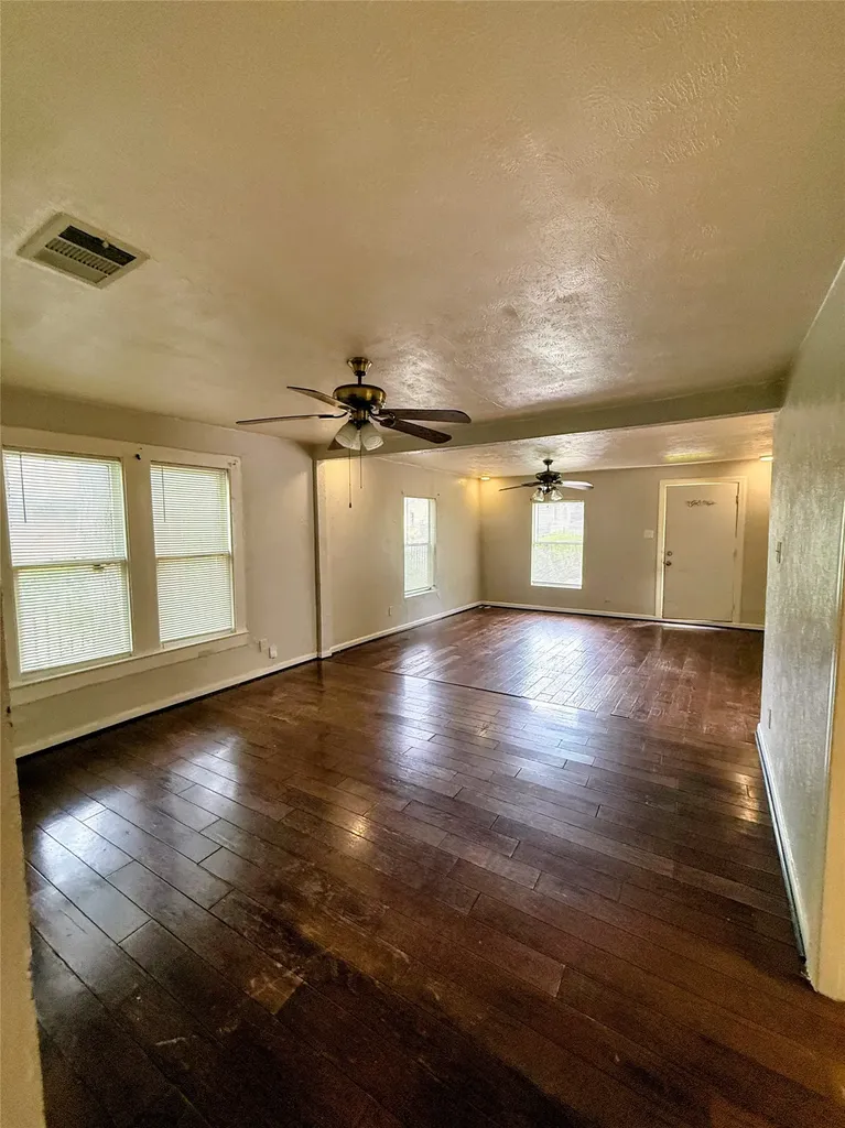 1007 W Clarendon Drive Dallas TX 75208