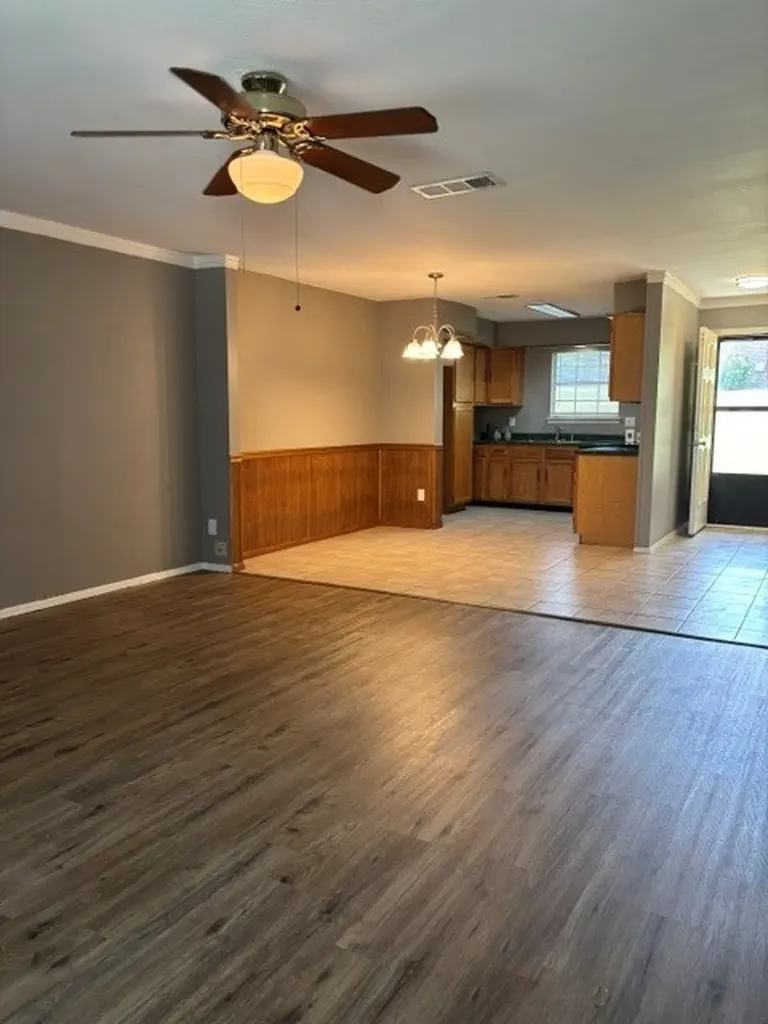 22 E Townhouse Lane Grand Prairie TX 75052