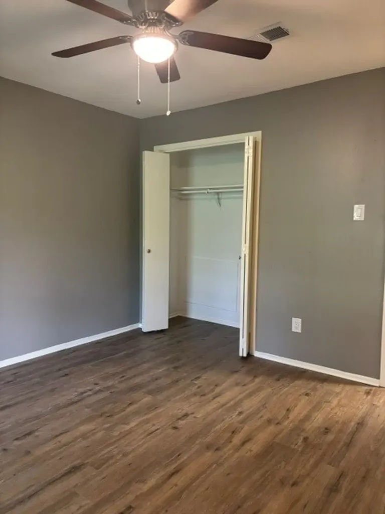 22 E Townhouse Lane Grand Prairie TX 75052