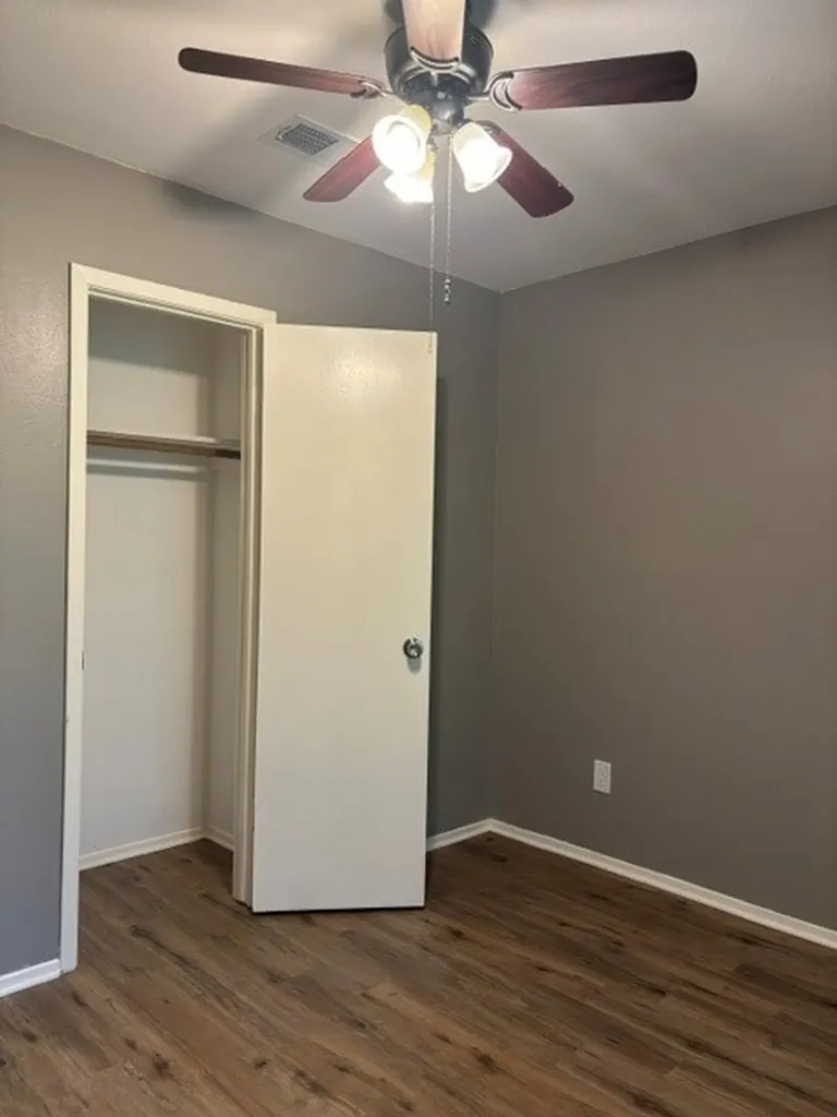 22 E Townhouse Lane Grand Prairie TX 75052