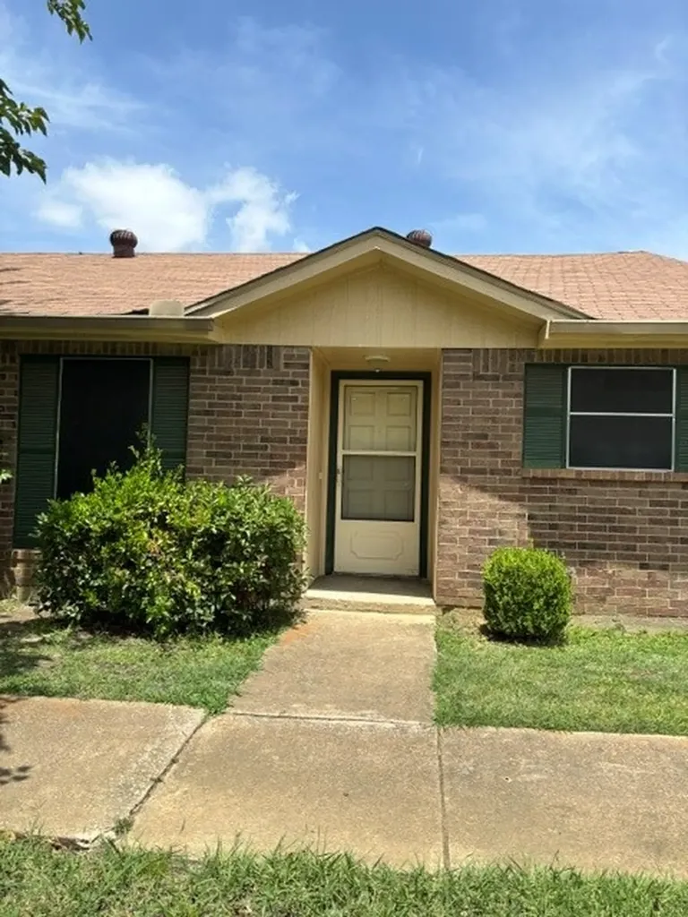 22 E Townhouse Lane Grand Prairie TX 75052