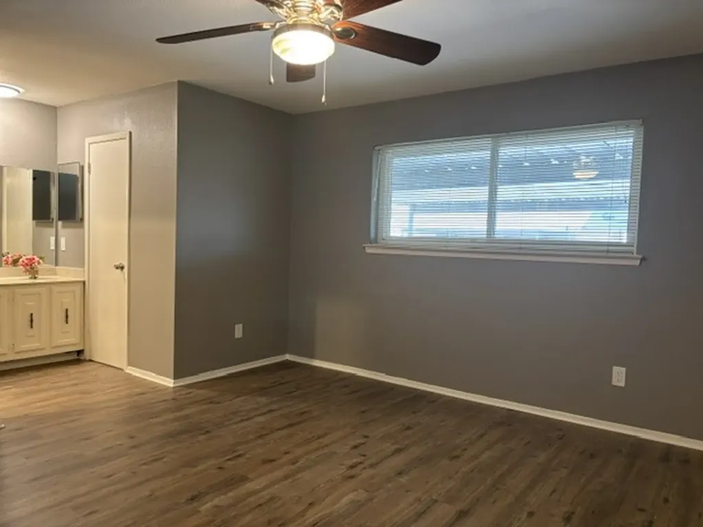 22 E Townhouse Lane Grand Prairie TX 75052