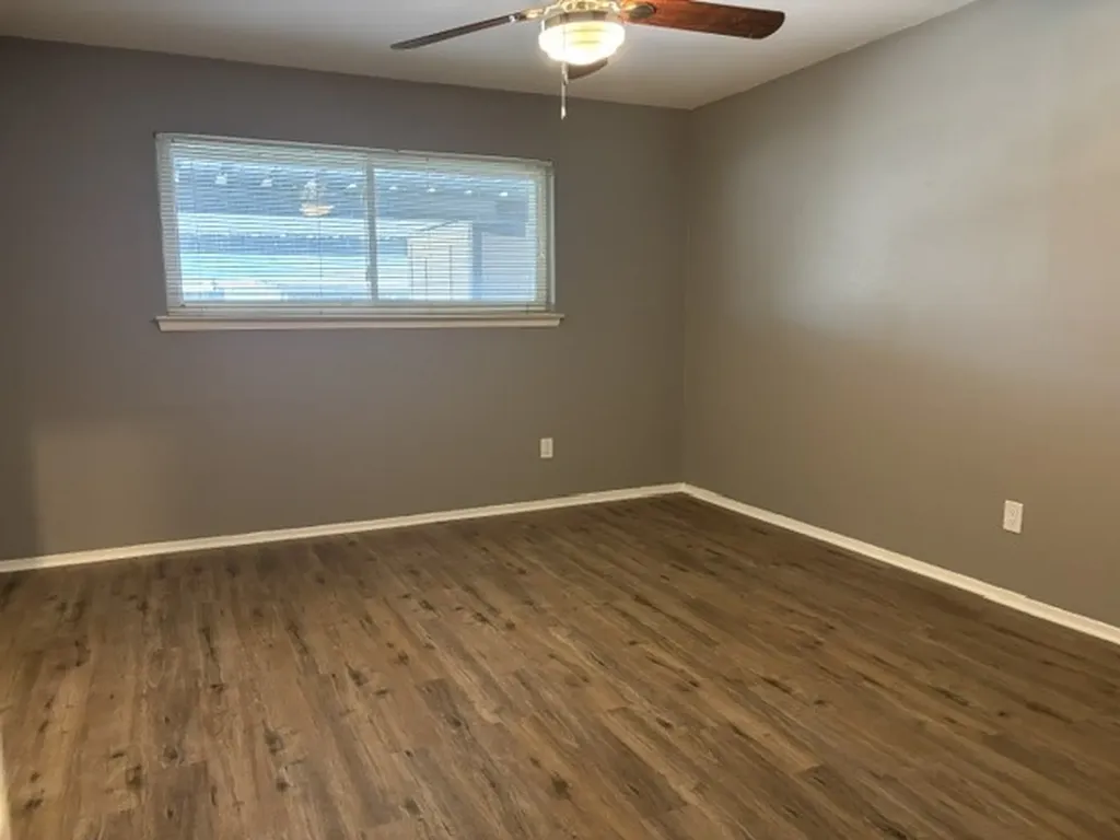 22 E Townhouse Lane Grand Prairie TX 75052