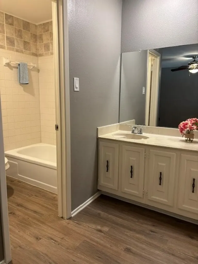 22 E Townhouse Lane Grand Prairie TX 75052