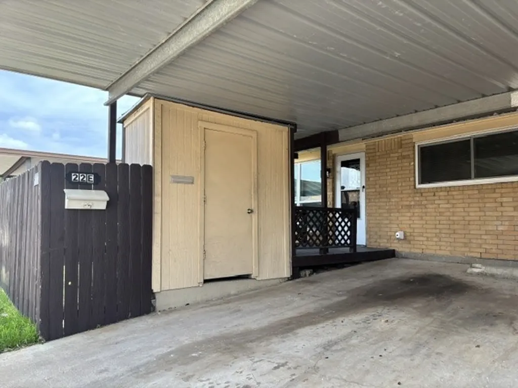 22 E Townhouse Lane Grand Prairie TX 75052