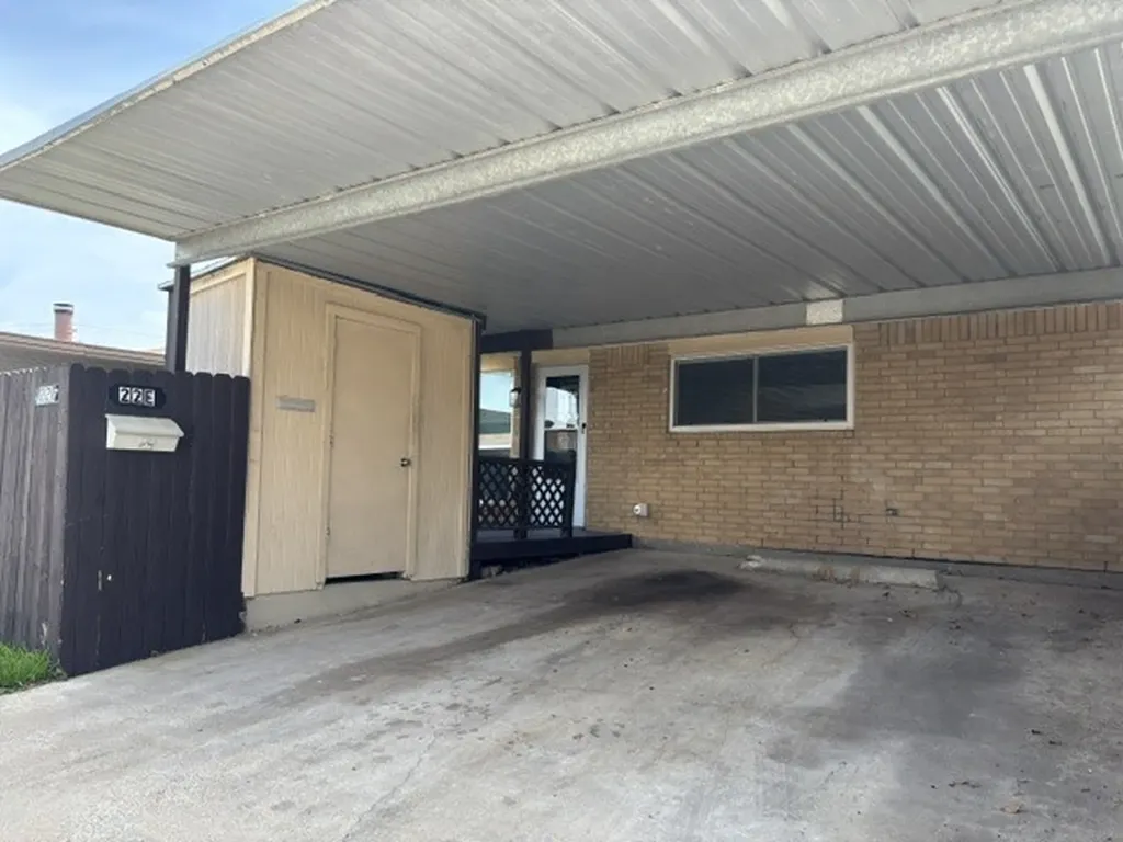 22 E Townhouse Lane Grand Prairie TX 75052
