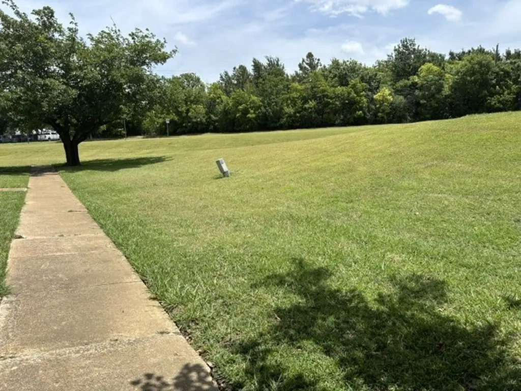 22 E Townhouse Lane Grand Prairie TX 75052