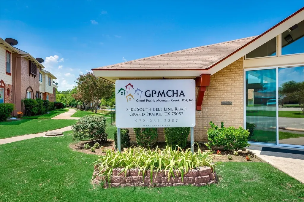22 E Townhouse Lane Grand Prairie TX 75052