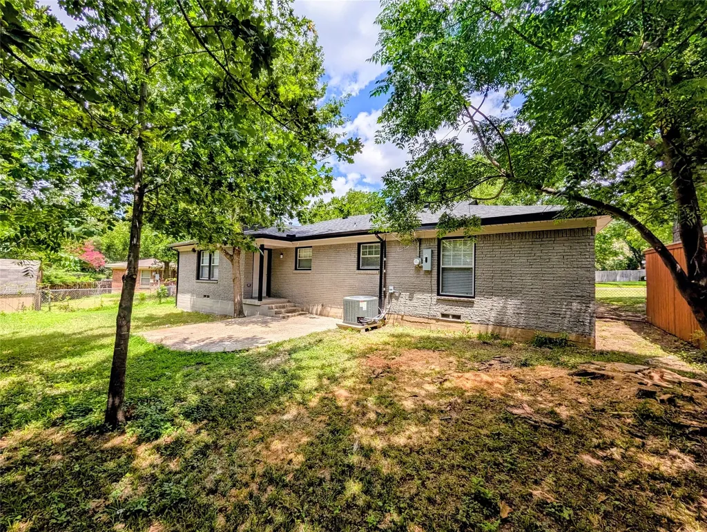 1706 Henderson Court Irving TX 75061