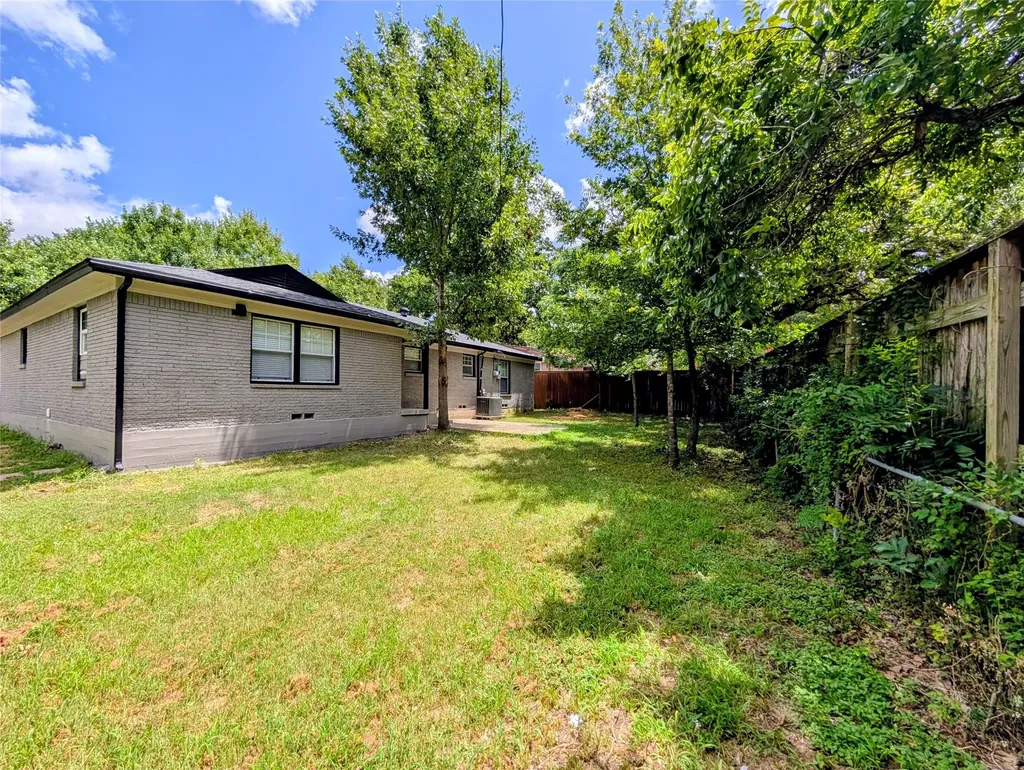 1706 Henderson Court Irving TX 75061