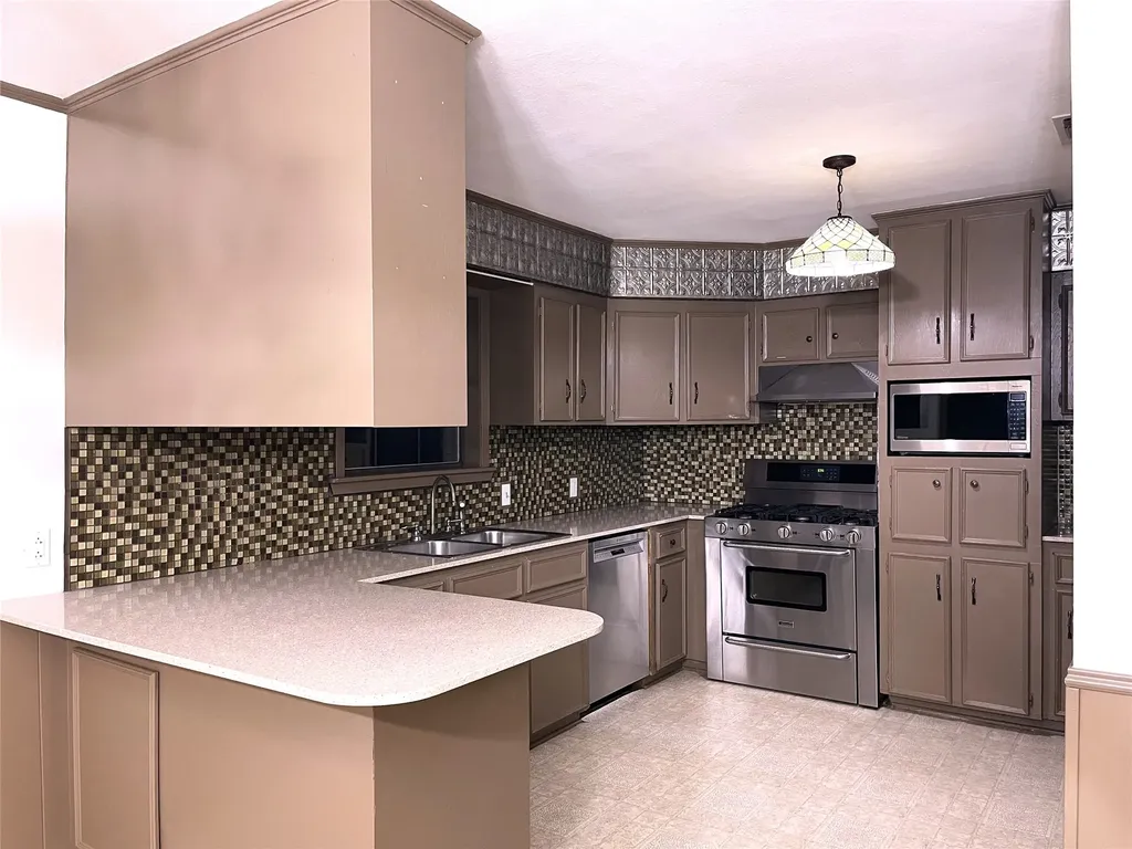 525 N Fm 80 N Streetman TX 75859
