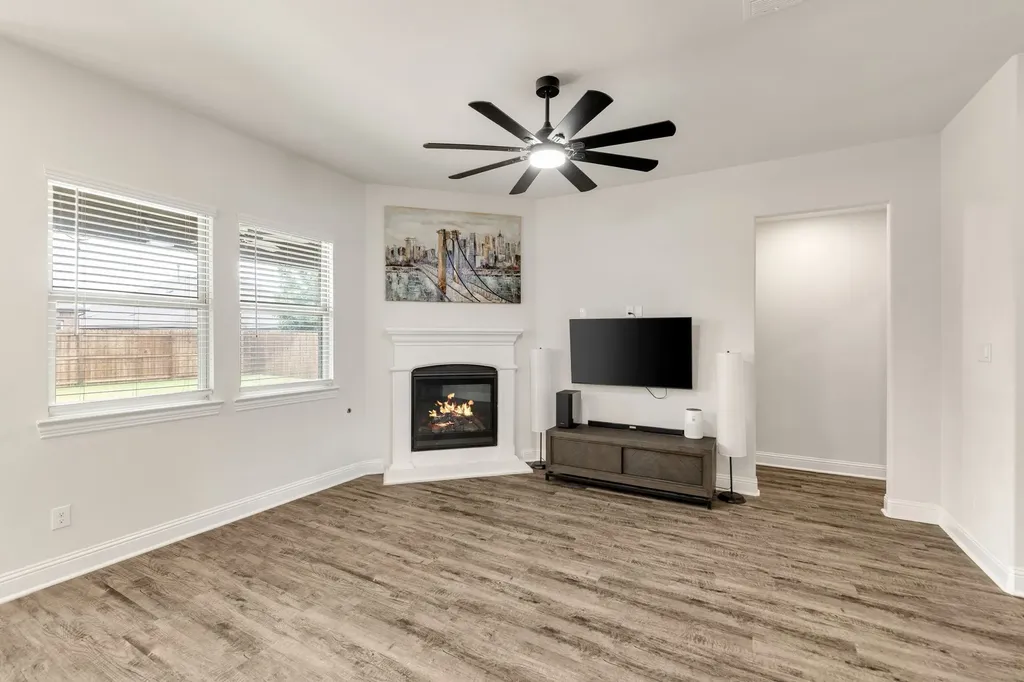2717 Ainsworth Road Aubrey TX 76227