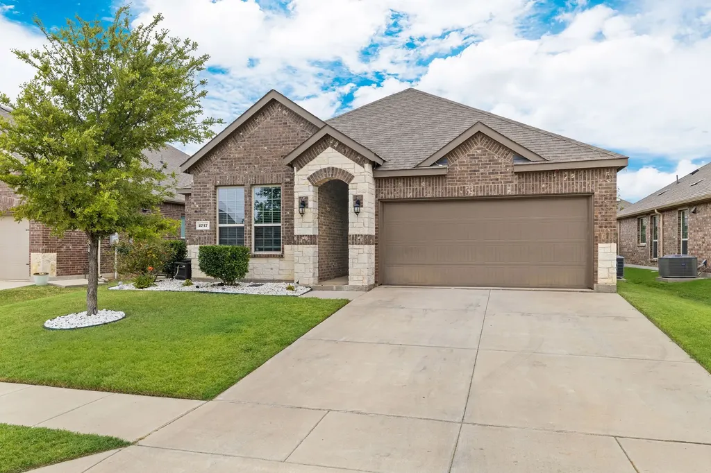 2717 Ainsworth Road Aubrey TX 76227