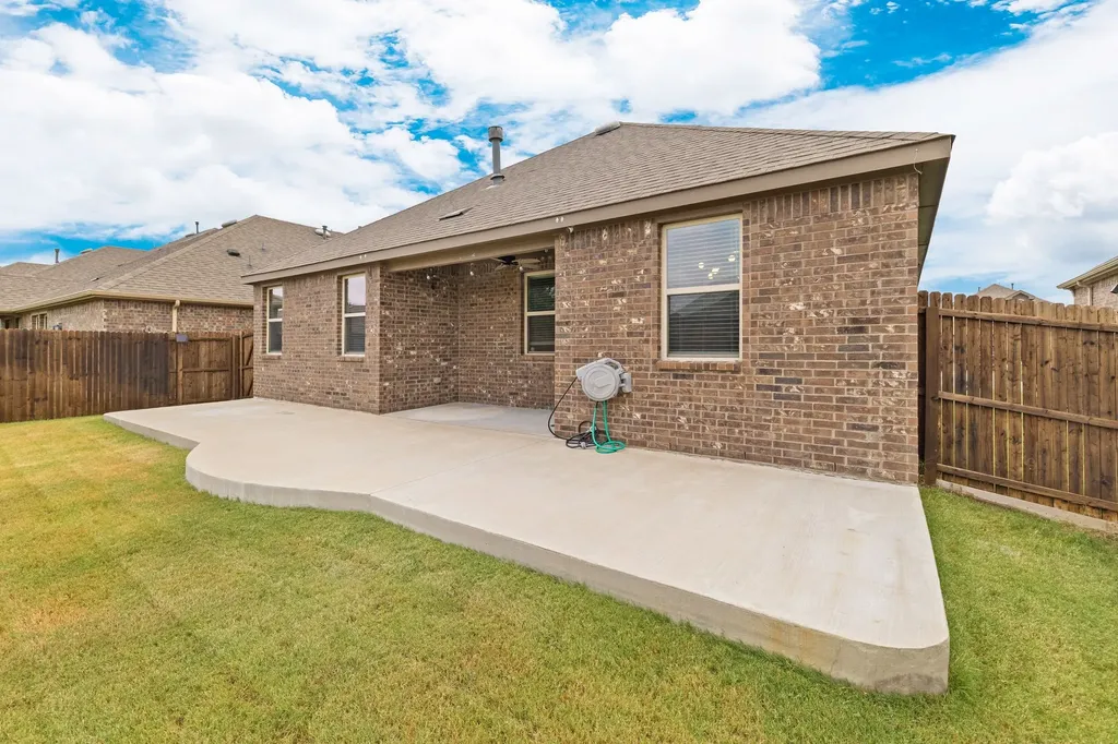 2717 Ainsworth Road Aubrey TX 76227