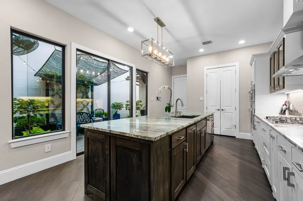 5606 La Foy Boulevard Dallas TX 75209