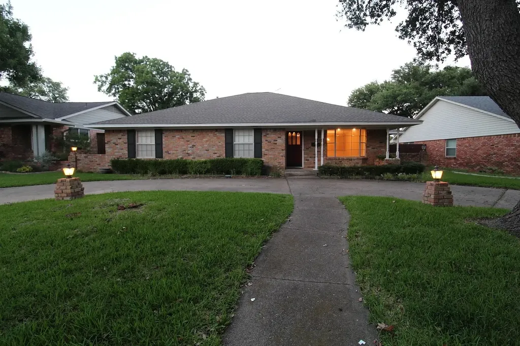 10146 Coveridge Drive Dallas TX 75238
