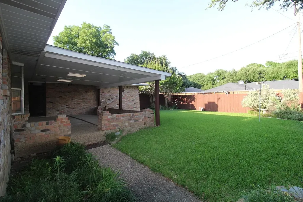 10146 Coveridge Drive Dallas TX 75238