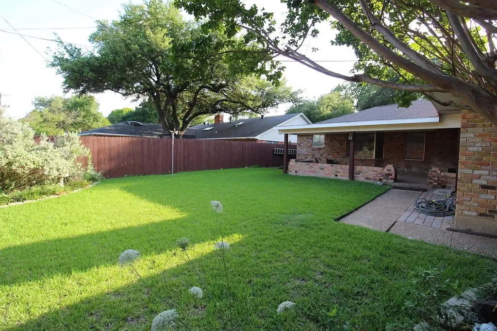 10146 Coveridge Drive Dallas TX 75238