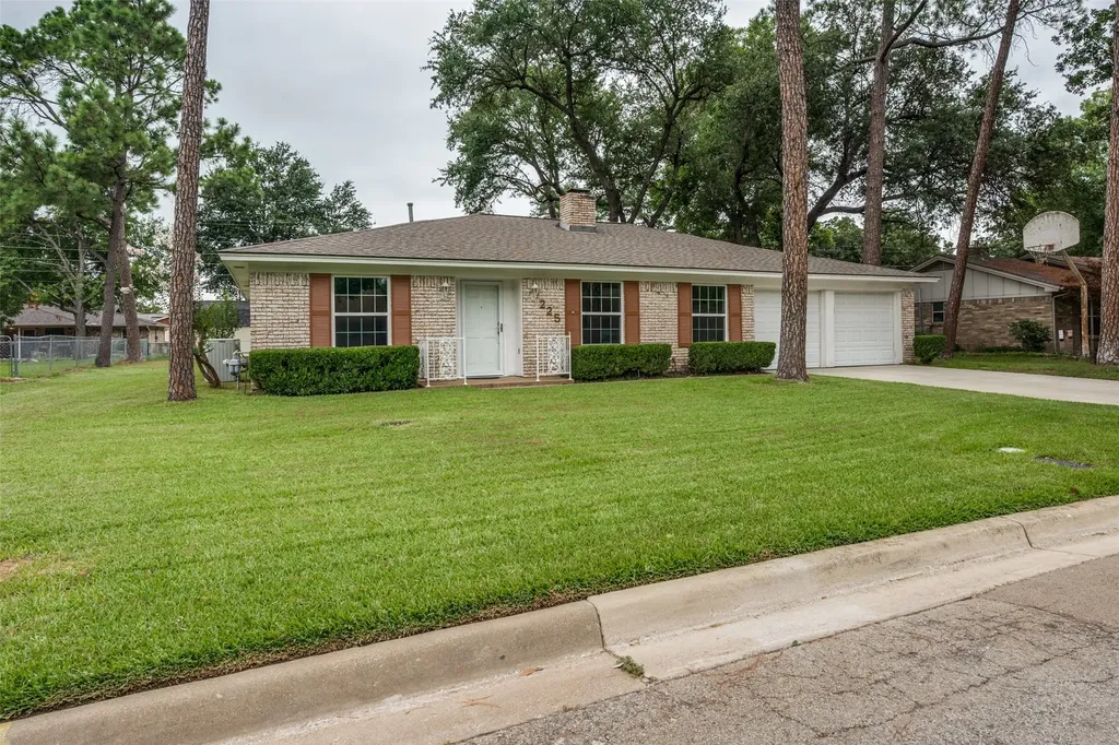 225 Glenn Drive Hurst TX 76053