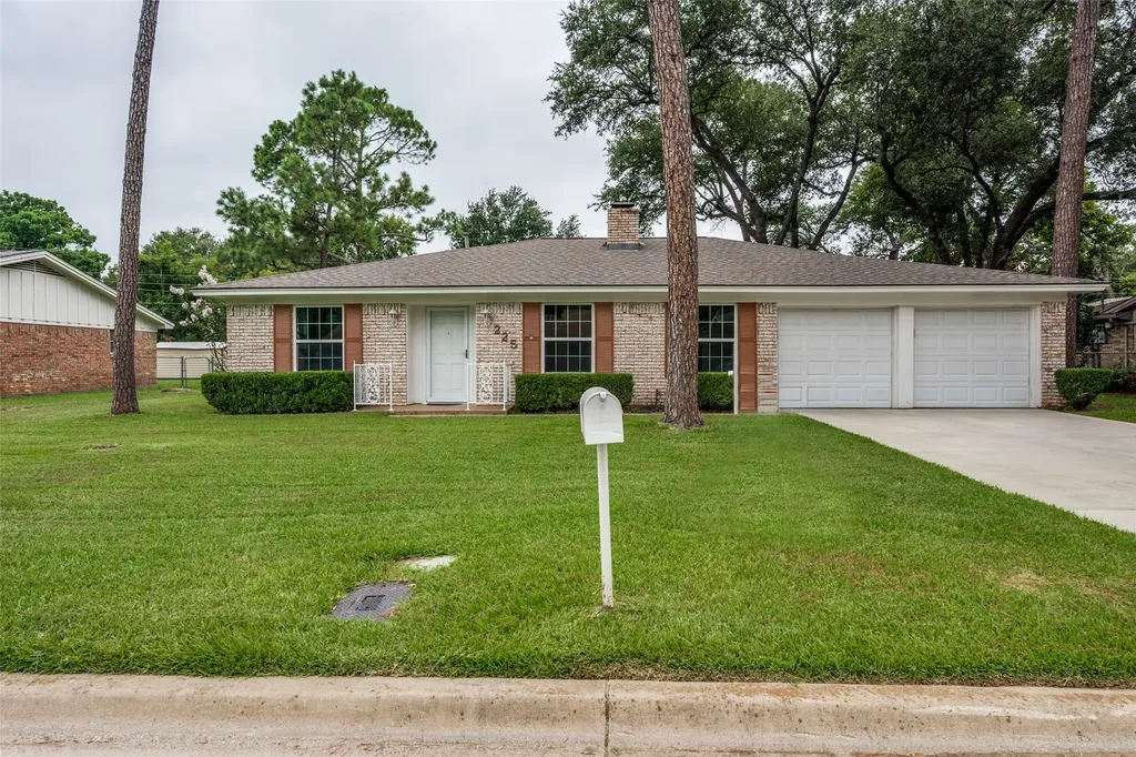 225 Glenn Drive Hurst TX 76053