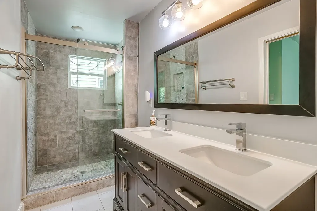 5433 Como Drive Fort Worth TX 76107