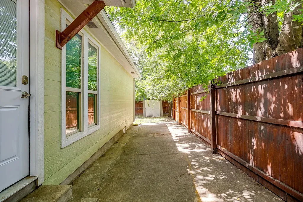 5433 Como Drive Fort Worth TX 76107