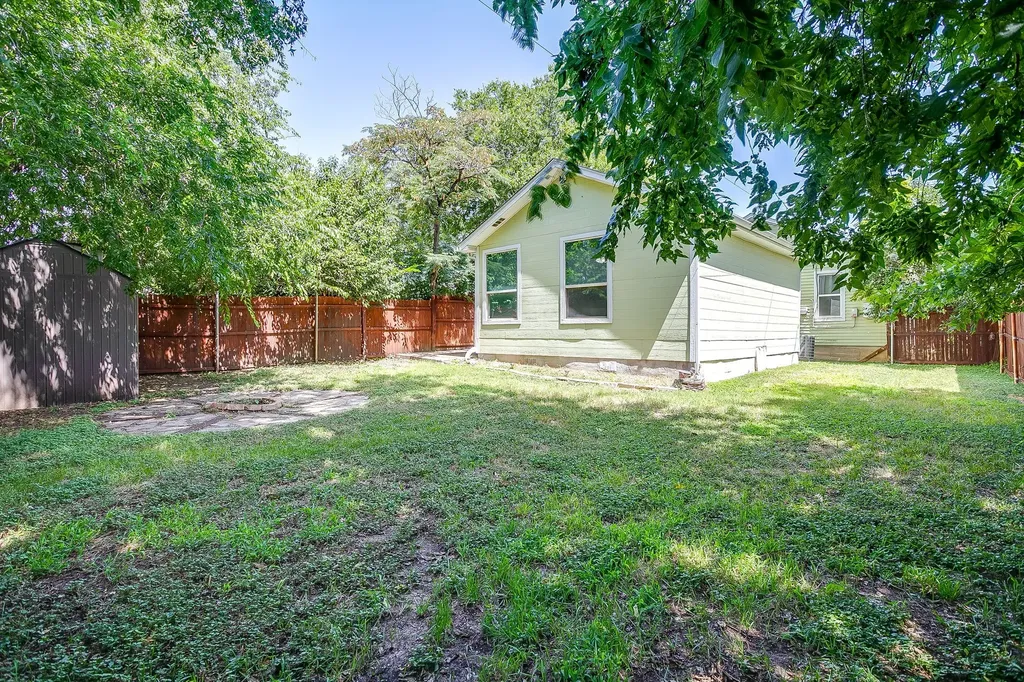 5433 Como Drive Fort Worth TX 76107