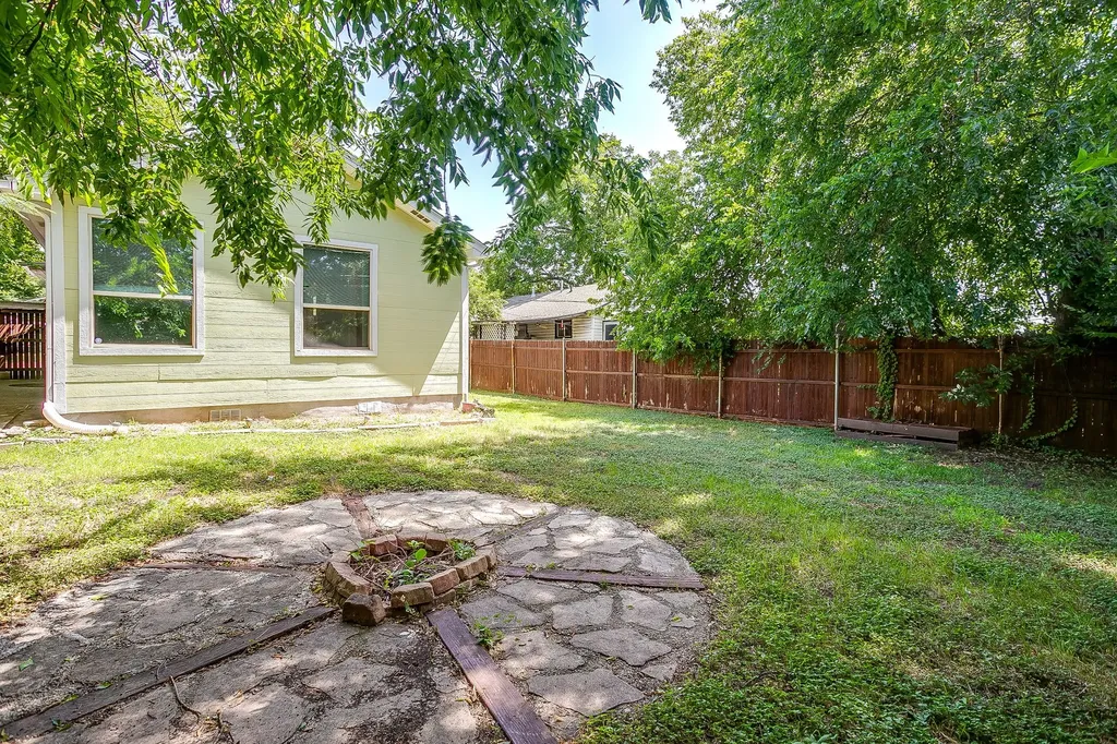 5433 Como Drive Fort Worth TX 76107