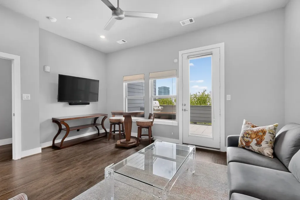 3170 Carmel Street Dallas TX 75204