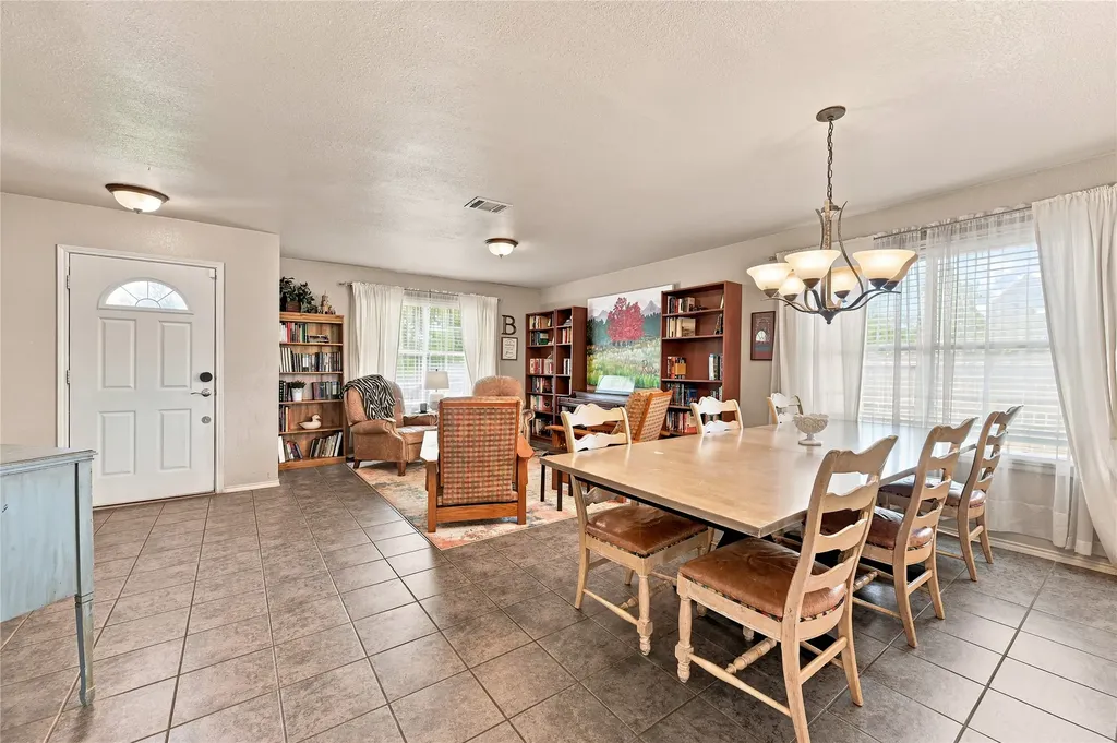 212 Cheyenne Drive Waxahachie TX 75165
