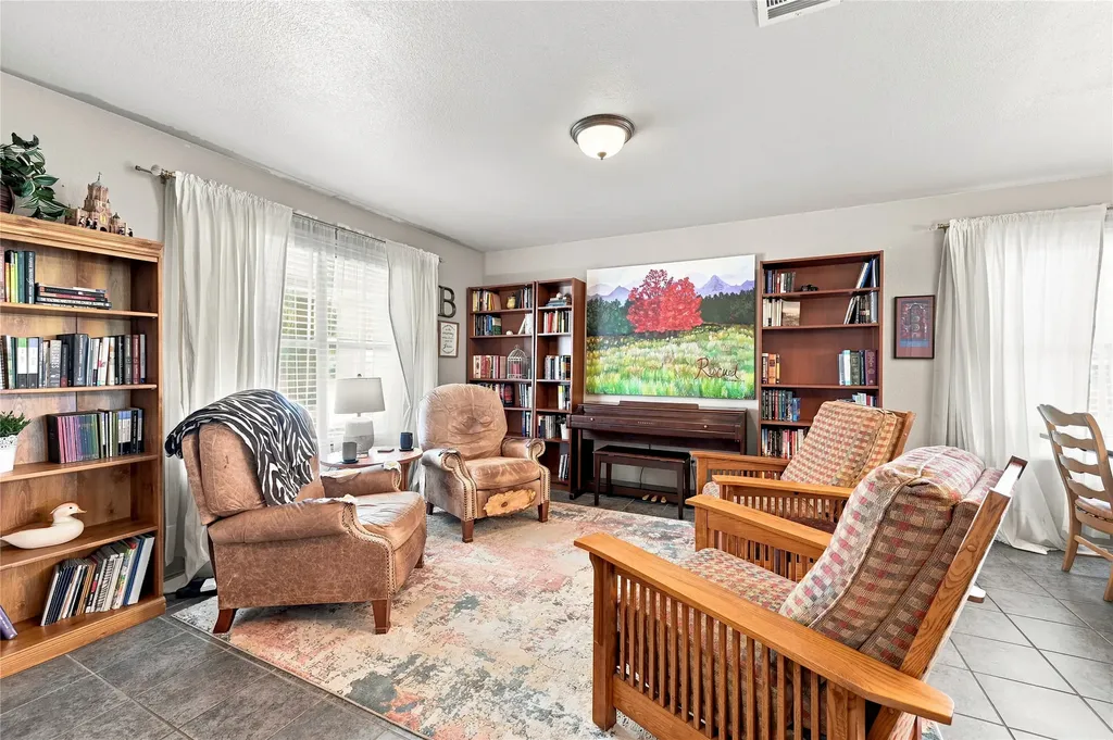 212 Cheyenne Drive Waxahachie TX 75165