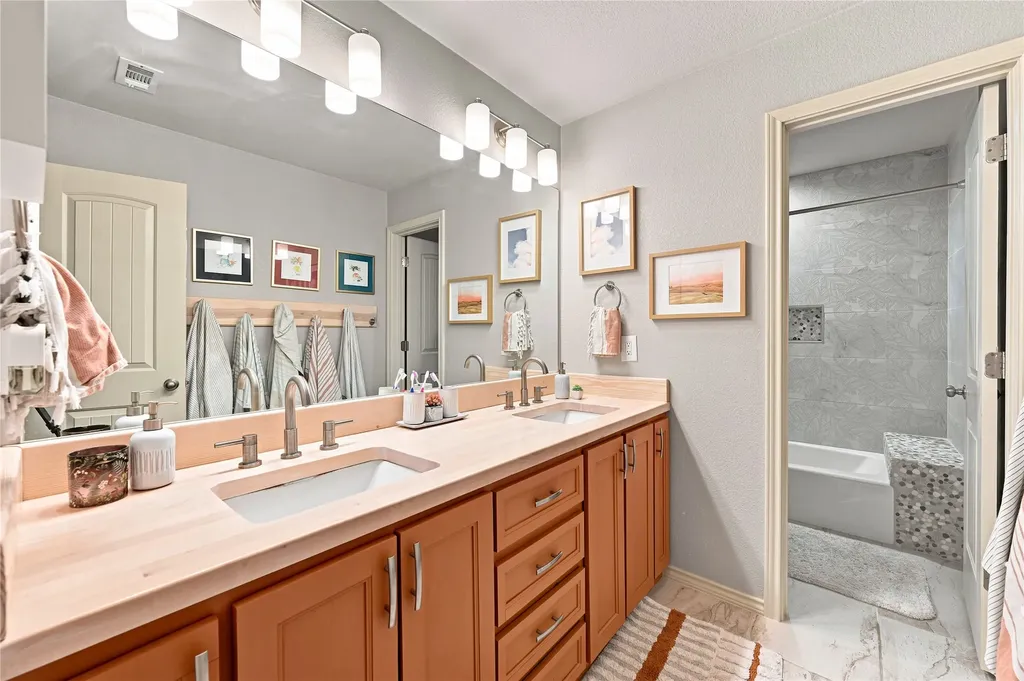 212 Cheyenne Drive Waxahachie TX 75165