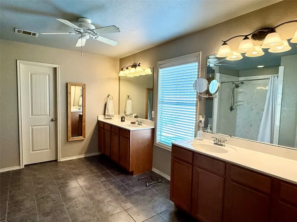 212 Cheyenne Drive Waxahachie TX 75165