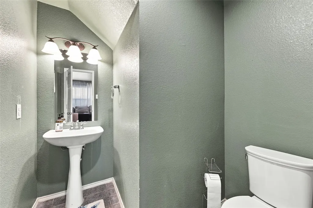 212 Cheyenne Drive Waxahachie TX 75165