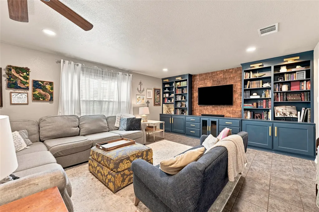 212 Cheyenne Drive Waxahachie TX 75165