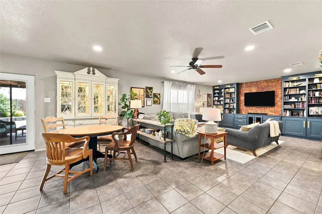 212 Cheyenne Drive Waxahachie TX 75165