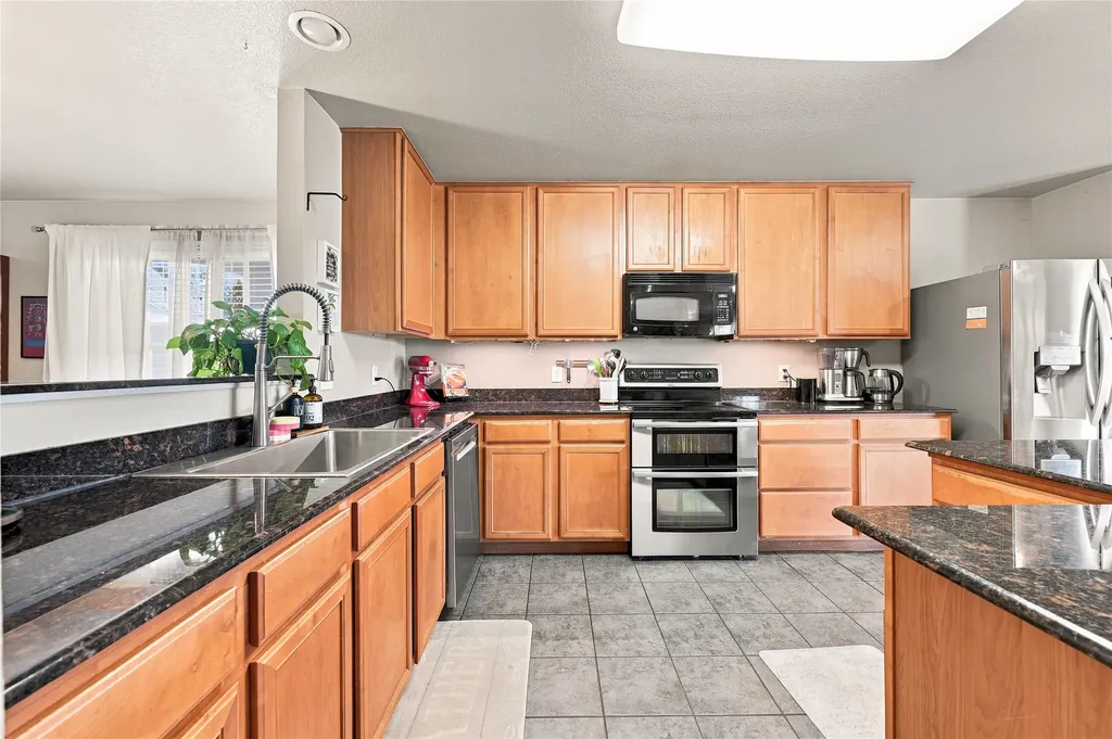 212 Cheyenne Drive Waxahachie TX 75165