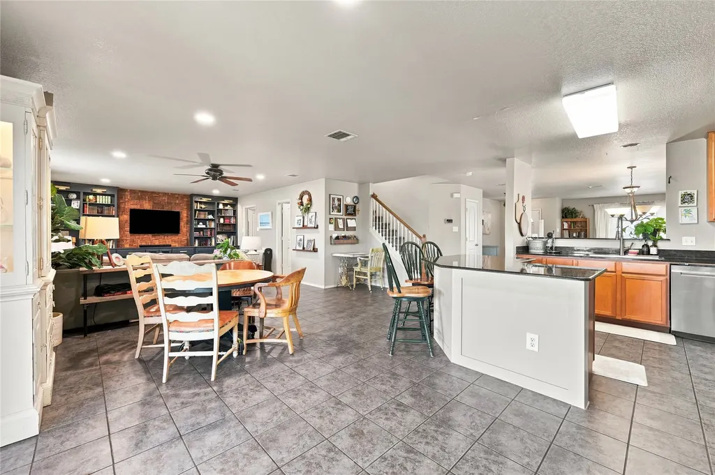212 Cheyenne Drive Waxahachie TX 75165