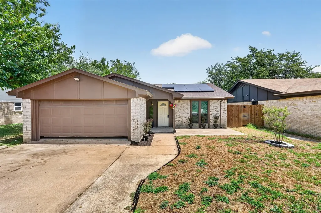 624 Hallvale Drive White Settlement TX 76108