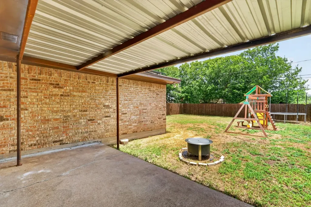 624 Hallvale Drive White Settlement TX 76108