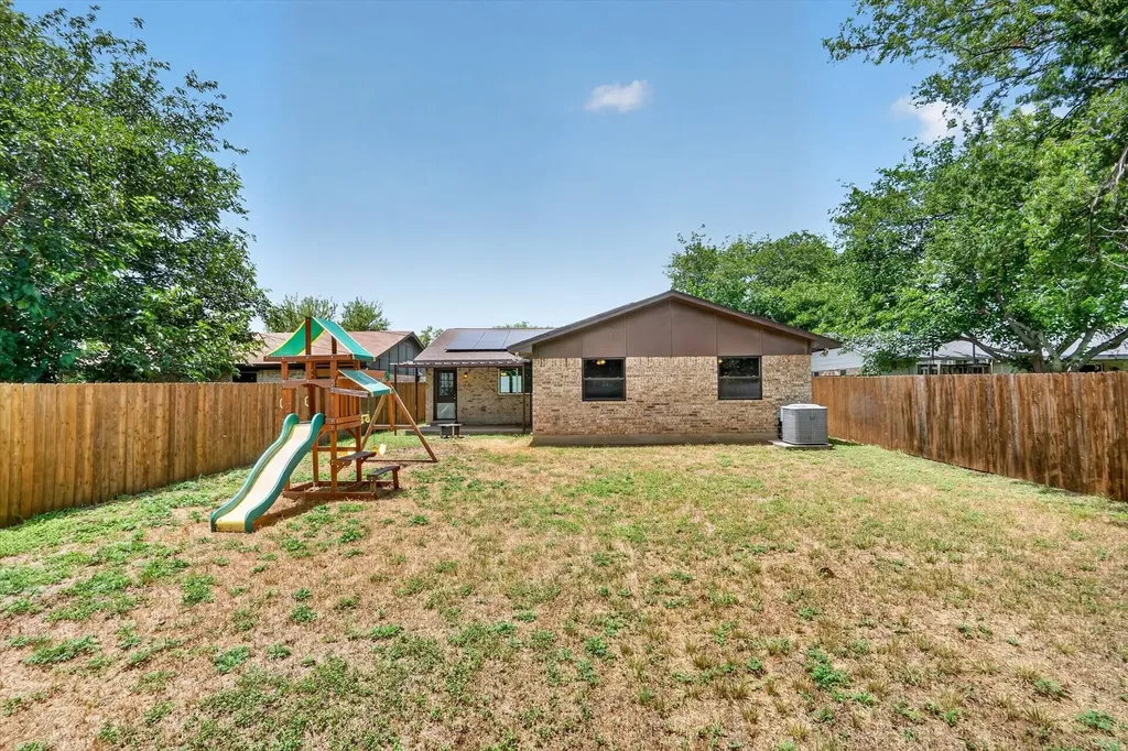 624 Hallvale Drive White Settlement TX 76108