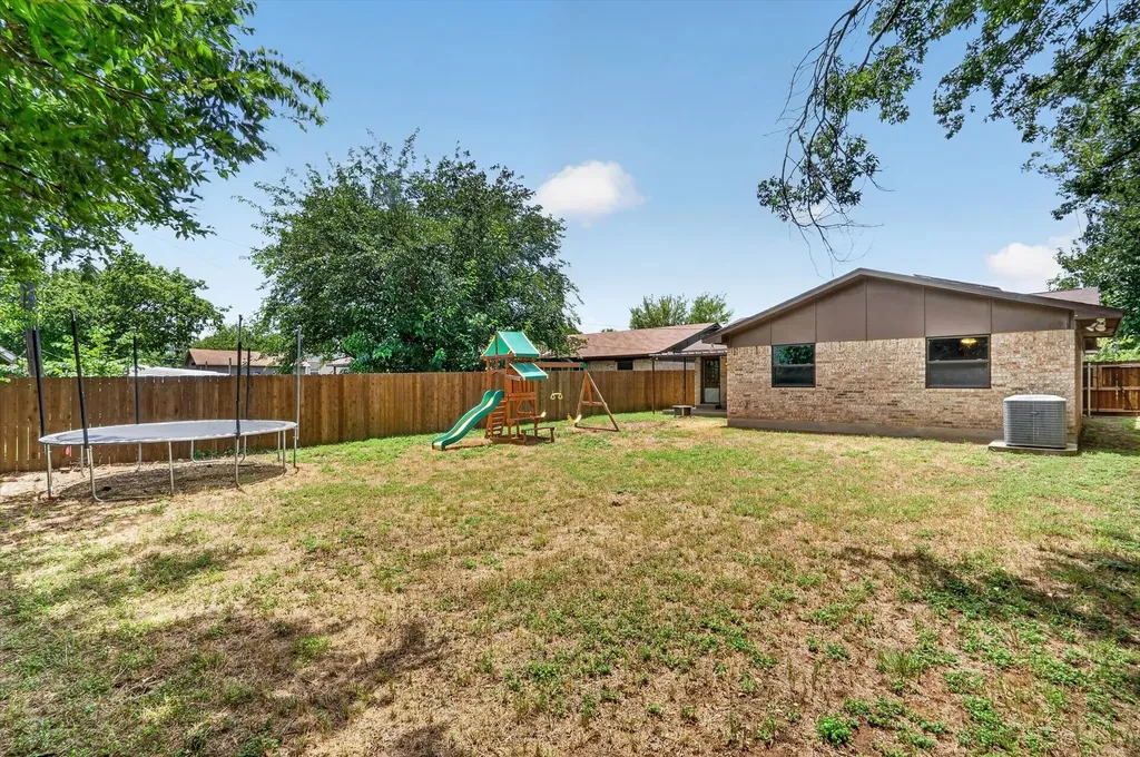 624 Hallvale Drive White Settlement TX 76108