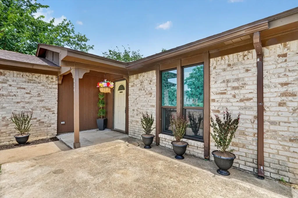 624 Hallvale Drive White Settlement TX 76108